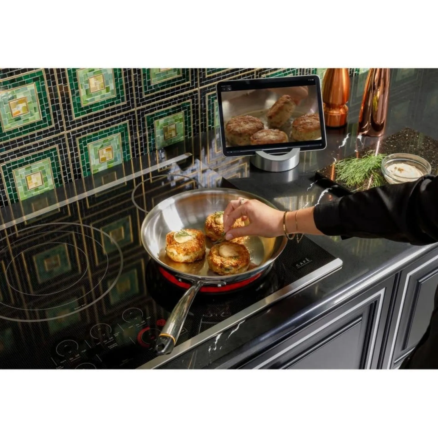 CAFE Table de cuisson Vitrocéramique Noir 30" Noir - CEP90301TBB