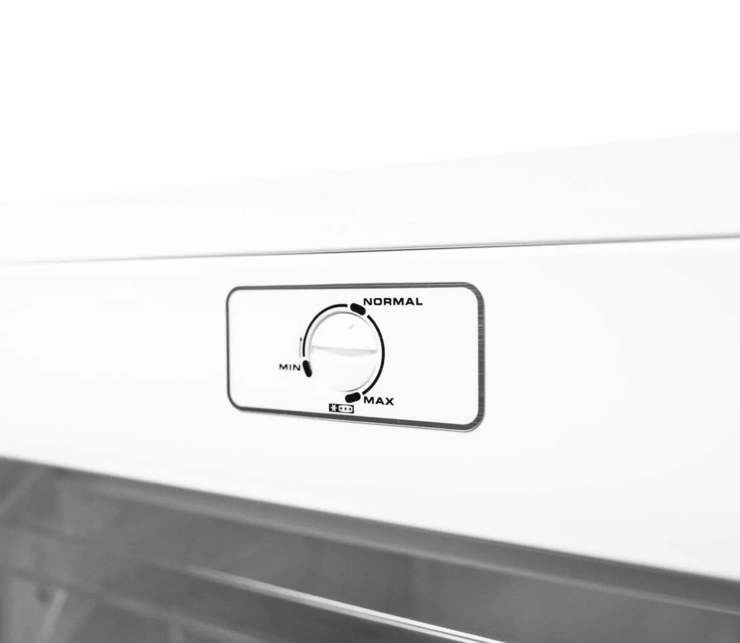 DANBY Congélateur 6 pi3, Blanc, Vertical, 22" - DUFM060B2WDB