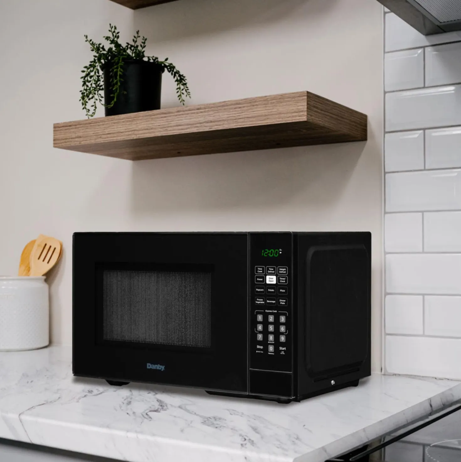 DANBY Micro-ondes Noir 900 19" DBMW0921BBB