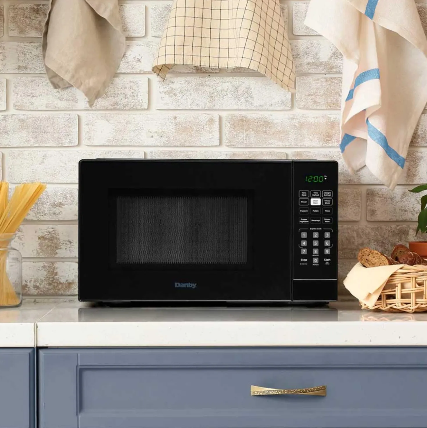 DANBY Micro-ondes Noir 900 19" DBMW0921BBB