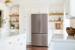 FRIGIDAIRE GALLERY Réfrigérateur 23,3 pi3 36 po Inox Congélateur en bas, Portes françaises - GRFG2353AF