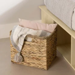 Grand lit avec paniers de rangement (60