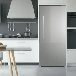 MARATHON Réfrigerateur 18 pi3 30 po usine avec charnieres droites Congélateur en bas - MFF179SSBM-RH