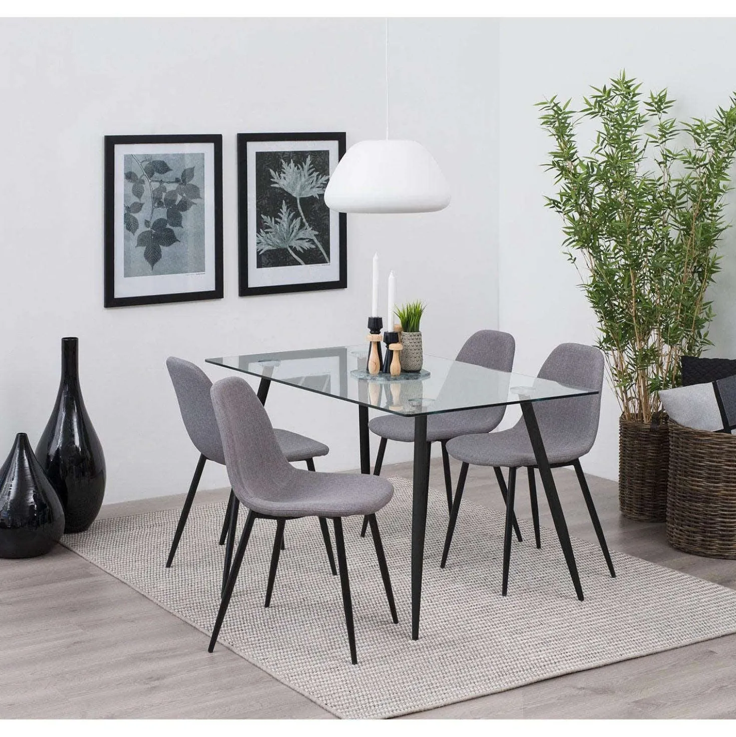 Table à manger avec 4 chaises