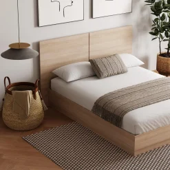 Très grand lit avec tête de lit (78